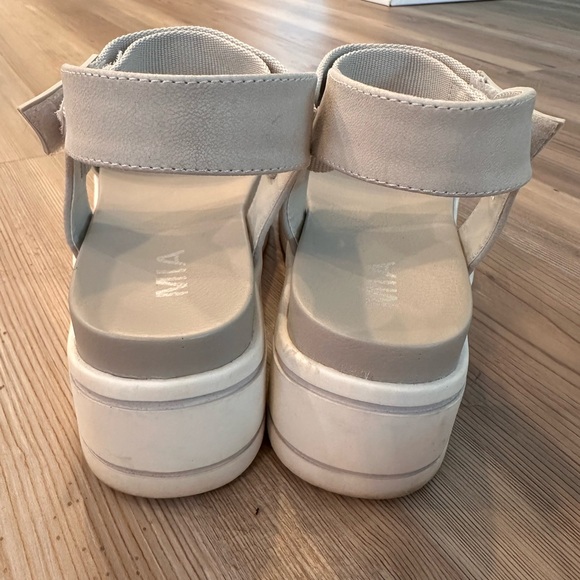 MIA Women's Sandals in Light Gray - Picture 5 of 8
